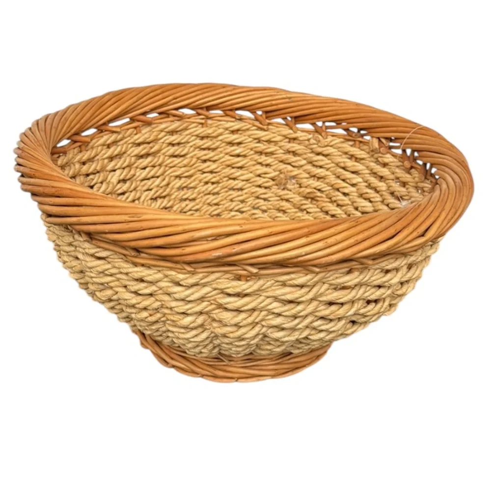 Vintage fNatural Woven fruits Basket